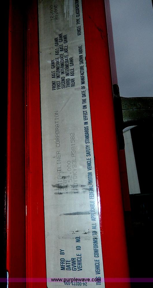 image for item H1258 1990 Freightliner FLD semi truck