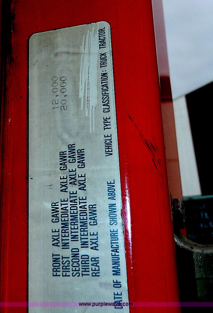 image for item H1258 1990 Freightliner FLD semi truck