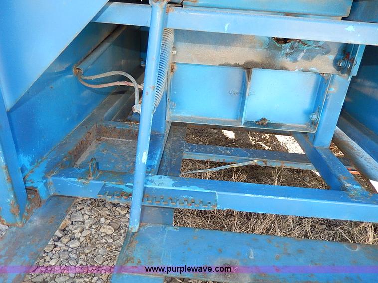image for item H1261 Harper SB1300 Goosen Straw-Blower