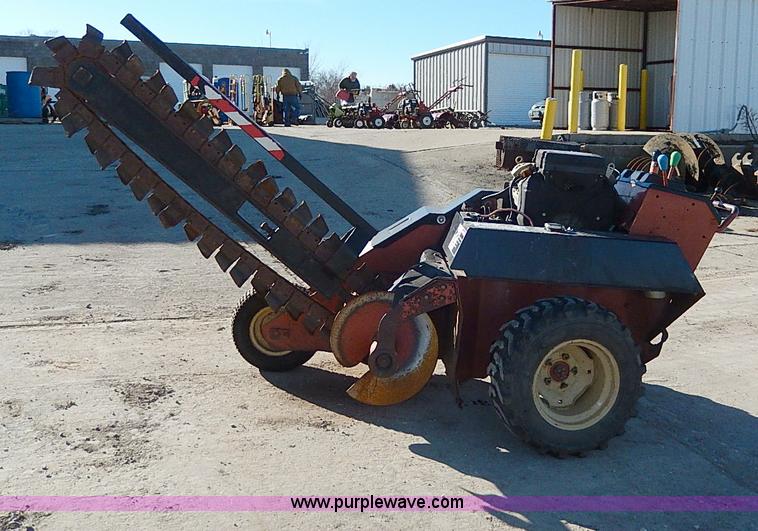 image for item H1264 1996 Ditch Witch 1820H trencher