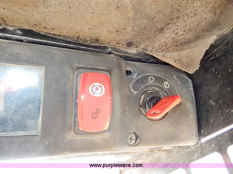 image for item H1267 2006 John Deere 317 skid steer