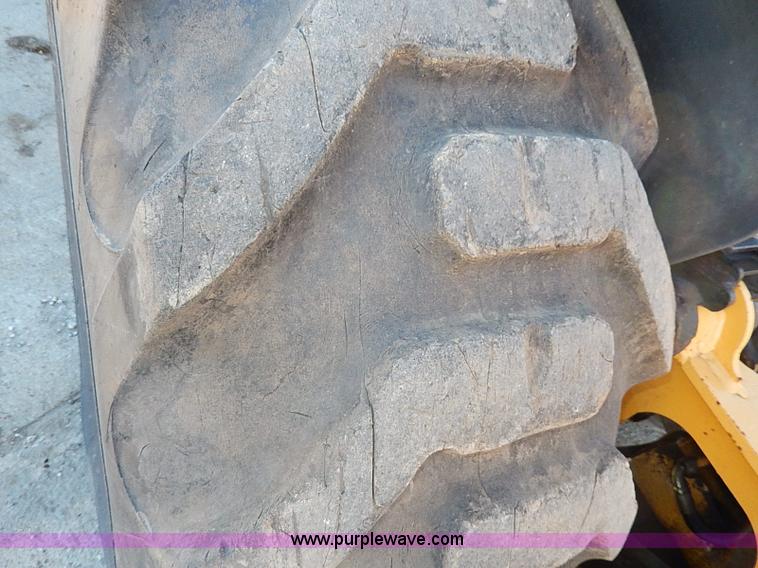 image for item H1271 2006 John Deere 110 backhoe