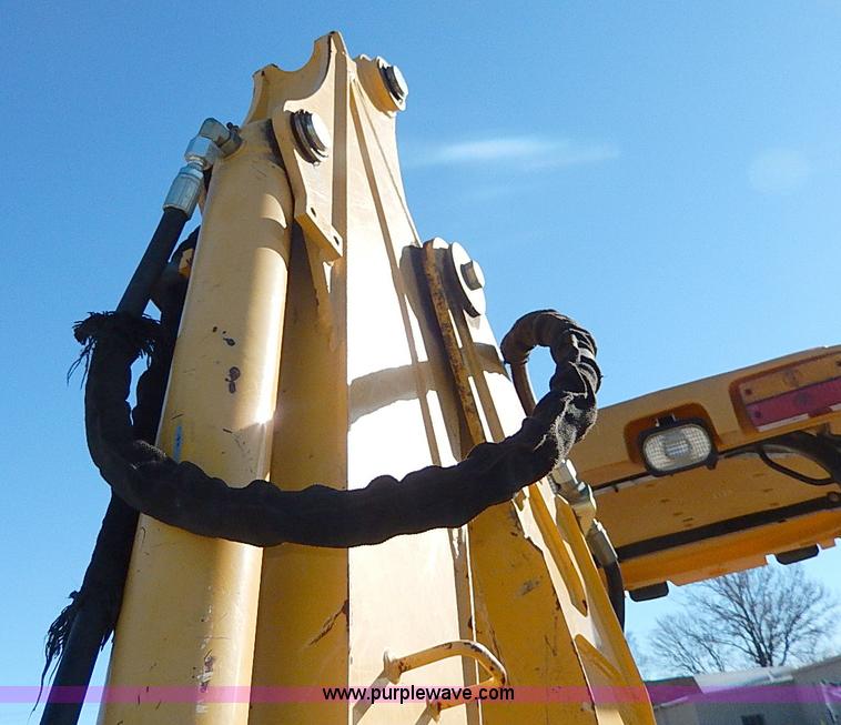 image for item H1271 2006 John Deere 110 backhoe