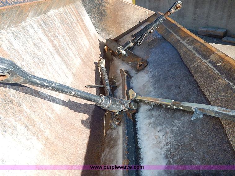 image for item H1271 2006 John Deere 110 backhoe