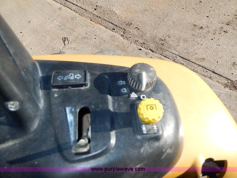 image for item H1272 2006 John Deere 110 backhoe