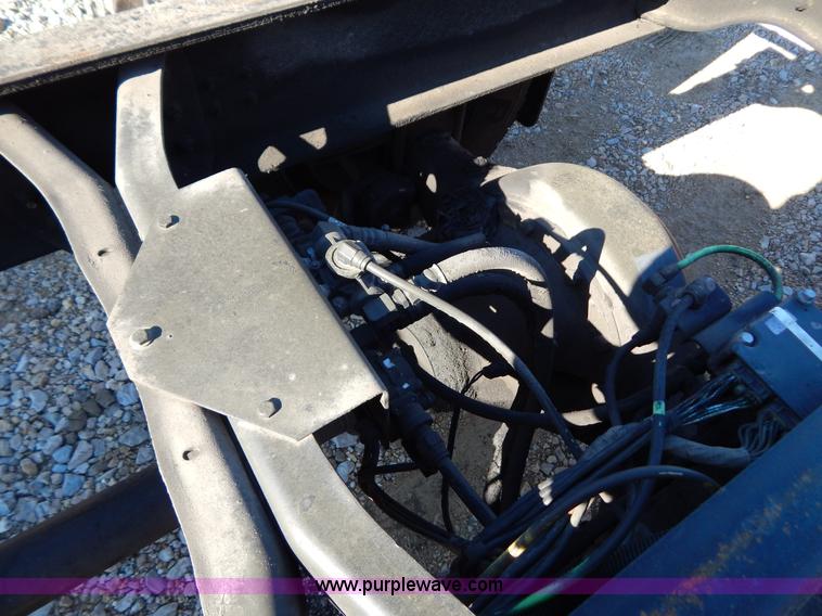 image for item H3804 2000 International 4900 truck cab and chassis