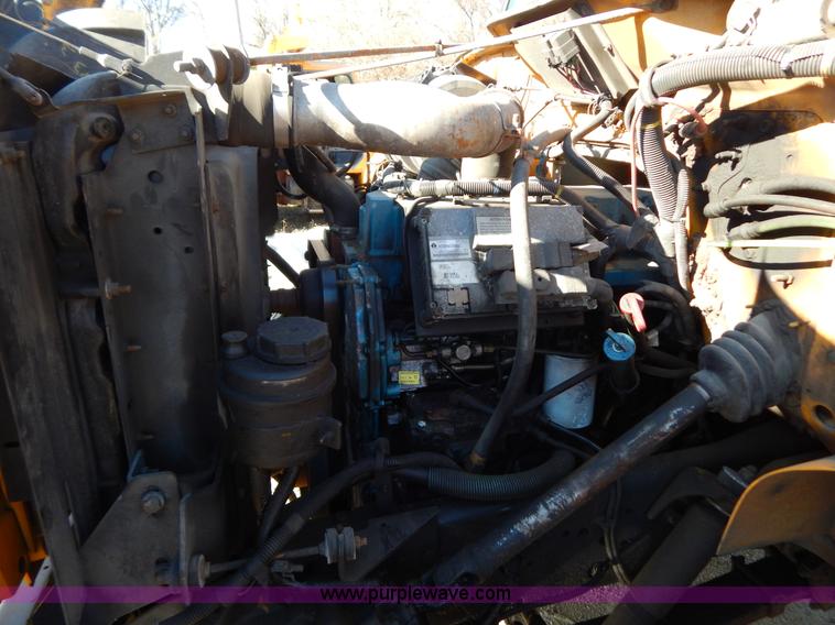 image for item H3804 2000 International 4900 truck cab and chassis