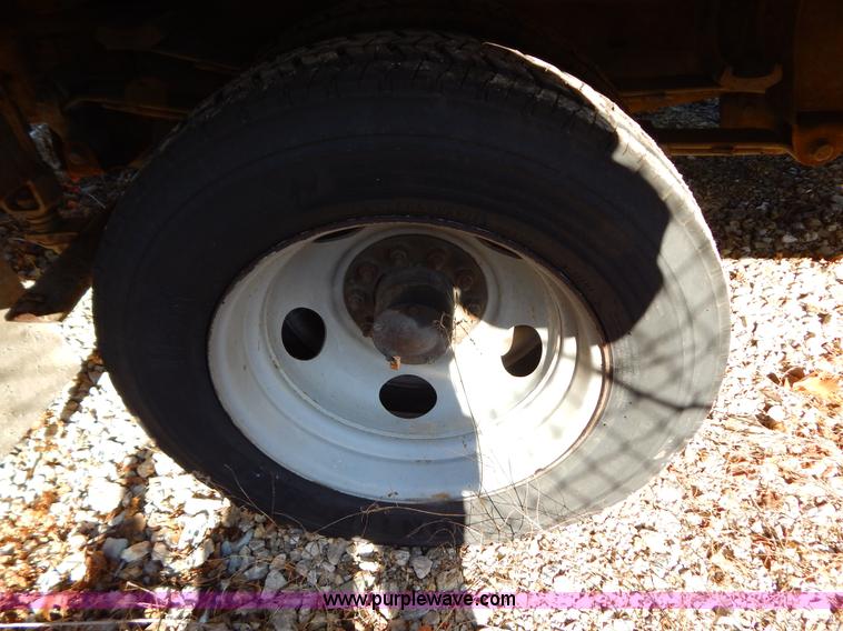 image for item H3805 2001 Chevrolet Silverado 3500HD boom truck