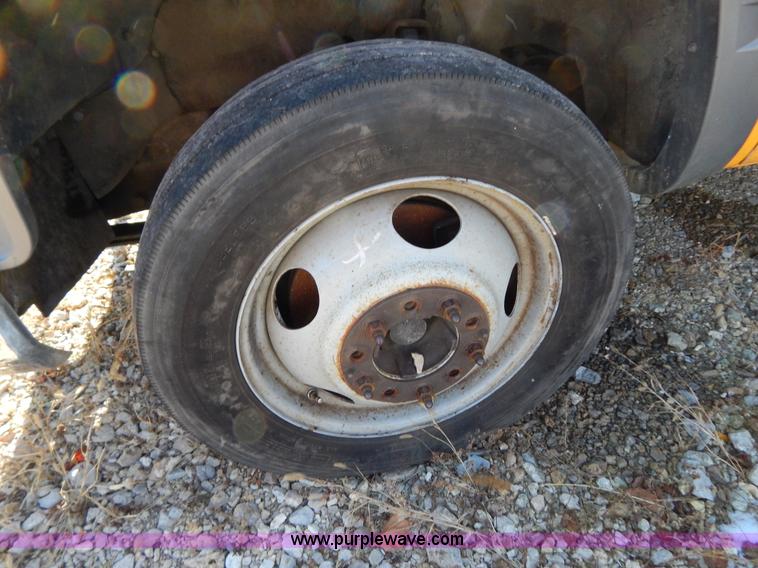 image for item H3805 2001 Chevrolet Silverado 3500HD boom truck