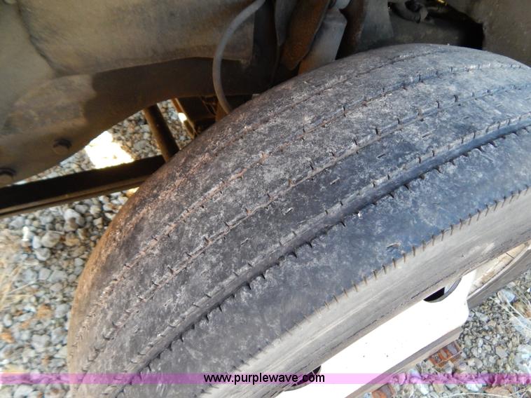 image for item H3805 2001 Chevrolet Silverado 3500HD boom truck