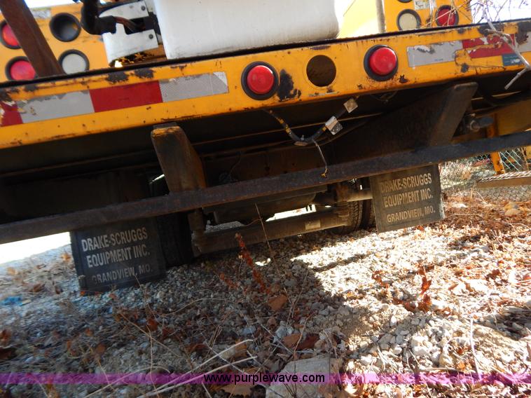 image for item H3805 2001 Chevrolet Silverado 3500HD boom truck