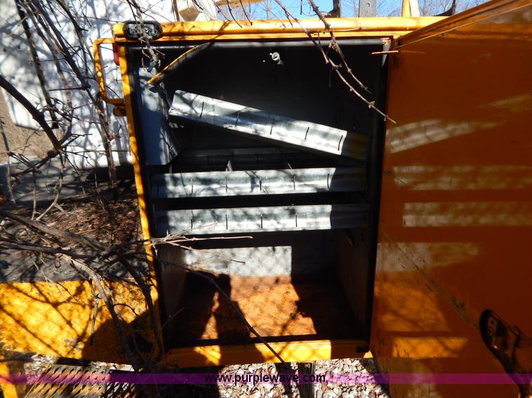 image for item H3805 2001 Chevrolet Silverado 3500HD boom truck