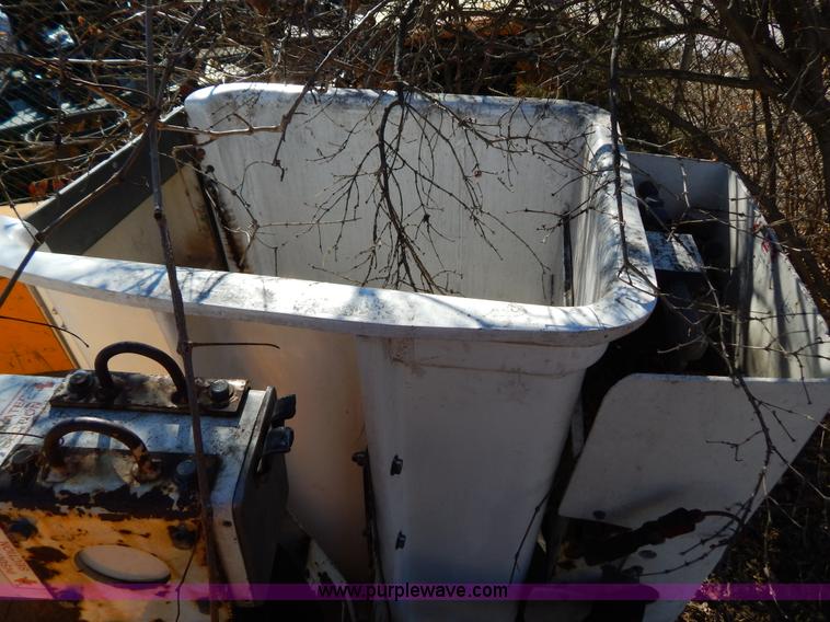 image for item H3805 2001 Chevrolet Silverado 3500HD boom truck