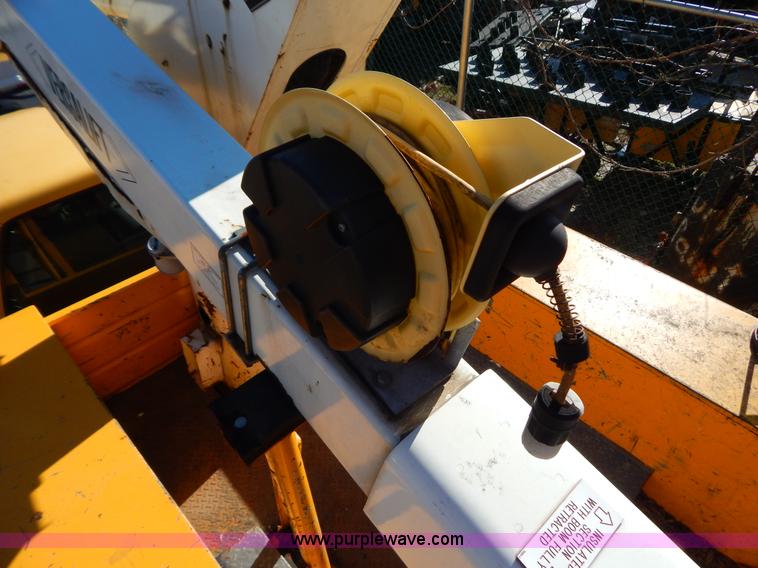 image for item H3805 2001 Chevrolet Silverado 3500HD boom truck