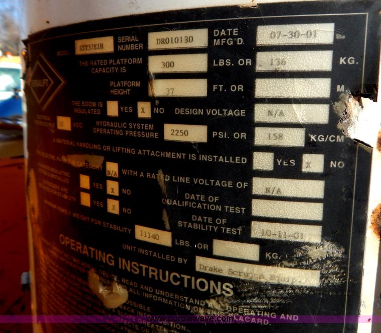 image for item H3805 2001 Chevrolet Silverado 3500HD boom truck