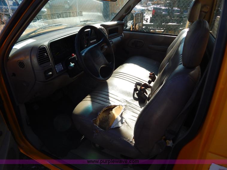 image for item H3805 2001 Chevrolet Silverado 3500HD boom truck