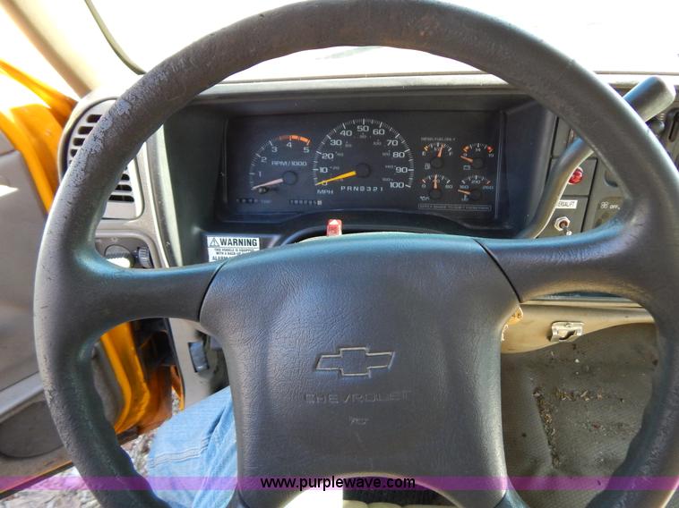 image for item H3805 2001 Chevrolet Silverado 3500HD boom truck