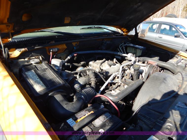 image for item H3805 2001 Chevrolet Silverado 3500HD boom truck