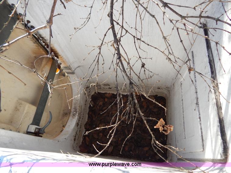 image for item H3805 2001 Chevrolet Silverado 3500HD boom truck