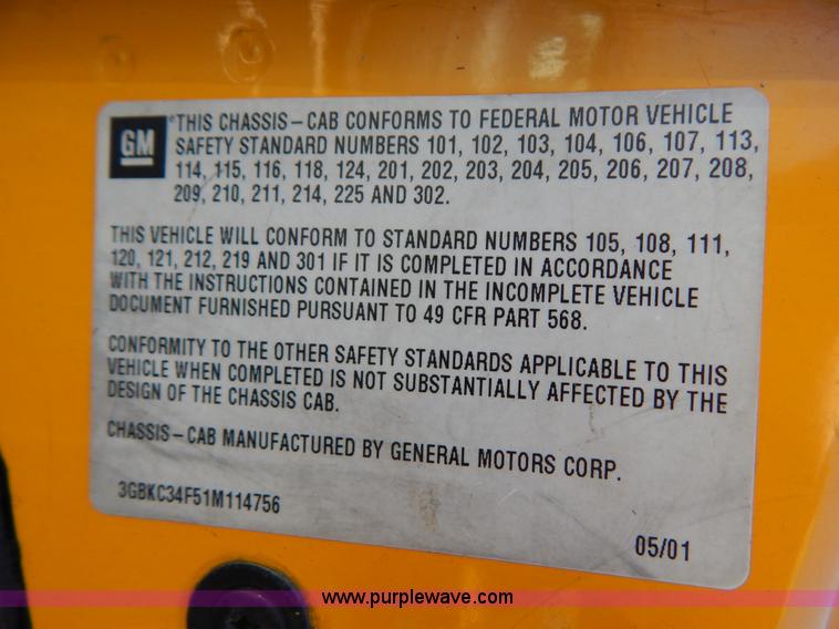 image for item H3805 2001 Chevrolet Silverado 3500HD boom truck