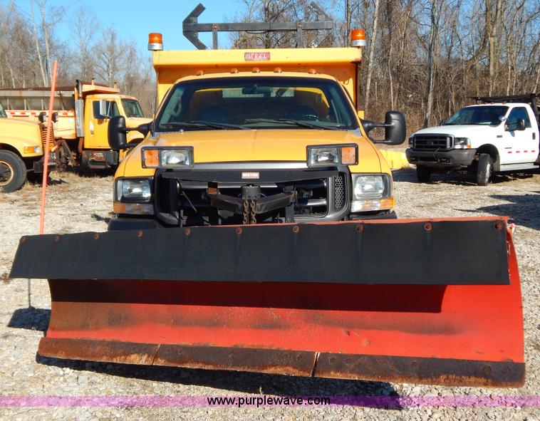 image for item H3806 2002 Ford F450 Super Duty snow plow truck