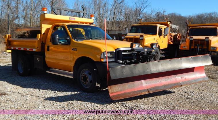 image for item H3806 2002 Ford F450 Super Duty snow plow truck