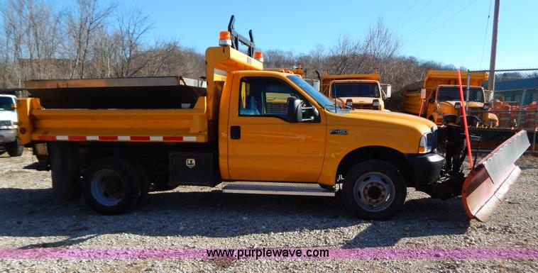image for item H3806 2002 Ford F450 Super Duty snow plow truck