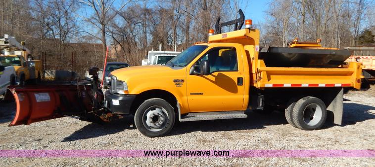 image for item H3806 2002 Ford F450 Super Duty snow plow truck