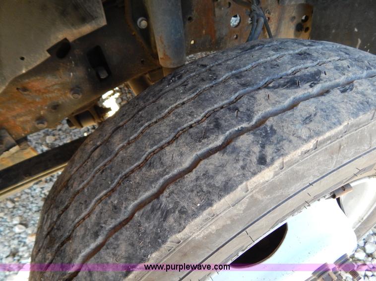 image for item H3806 2002 Ford F450 Super Duty snow plow truck