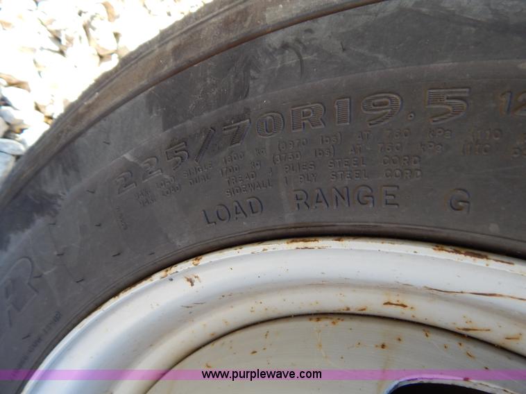 image for item H3806 2002 Ford F450 Super Duty snow plow truck