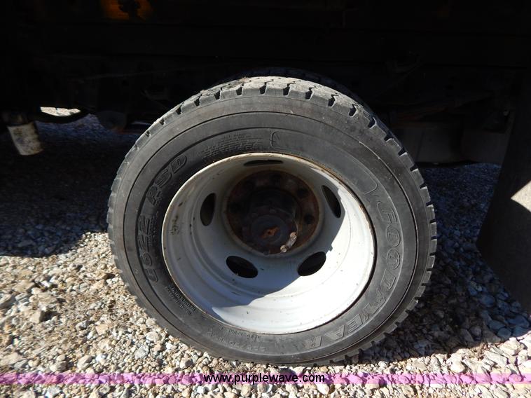 image for item H3806 2002 Ford F450 Super Duty snow plow truck