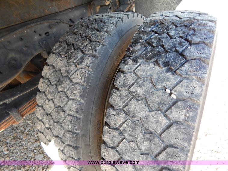 image for item H3806 2002 Ford F450 Super Duty snow plow truck