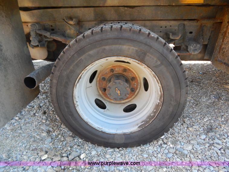 image for item H3806 2002 Ford F450 Super Duty snow plow truck