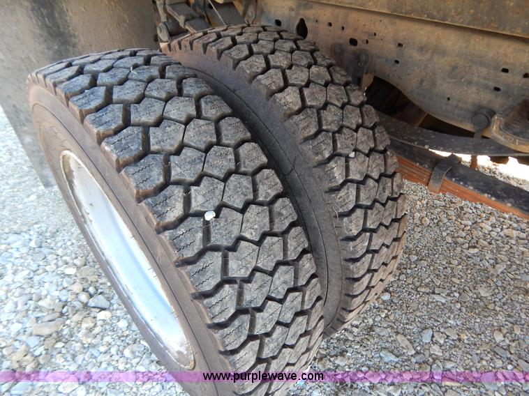 image for item H3806 2002 Ford F450 Super Duty snow plow truck