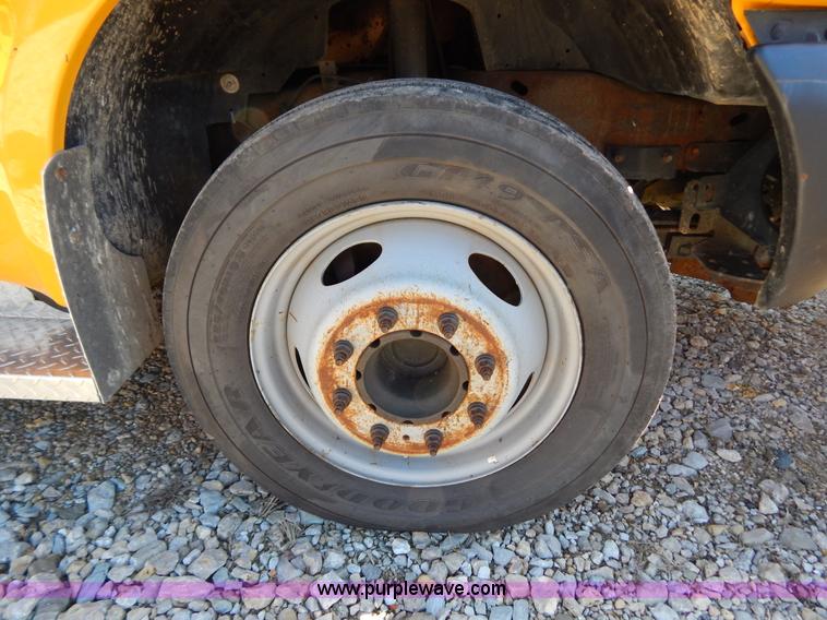 image for item H3806 2002 Ford F450 Super Duty snow plow truck