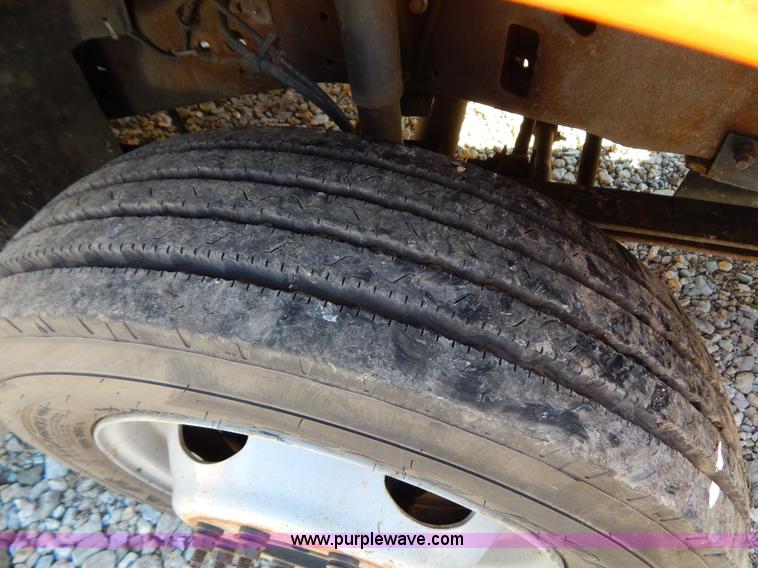 image for item H3806 2002 Ford F450 Super Duty snow plow truck