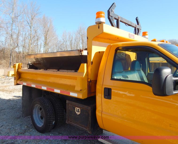 image for item H3806 2002 Ford F450 Super Duty snow plow truck