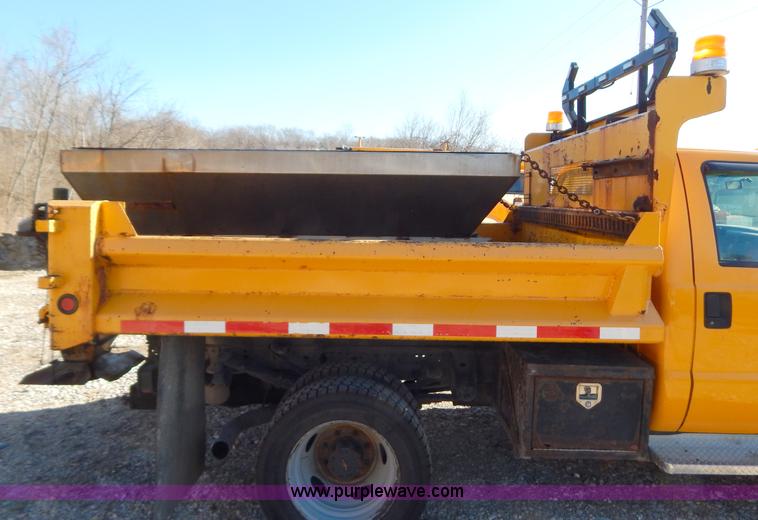 image for item H3806 2002 Ford F450 Super Duty snow plow truck