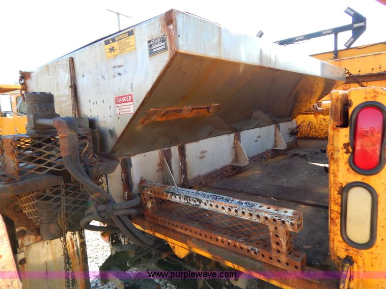 image for item H3806 2002 Ford F450 Super Duty snow plow truck