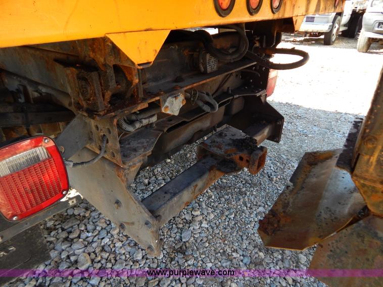 image for item H3806 2002 Ford F450 Super Duty snow plow truck