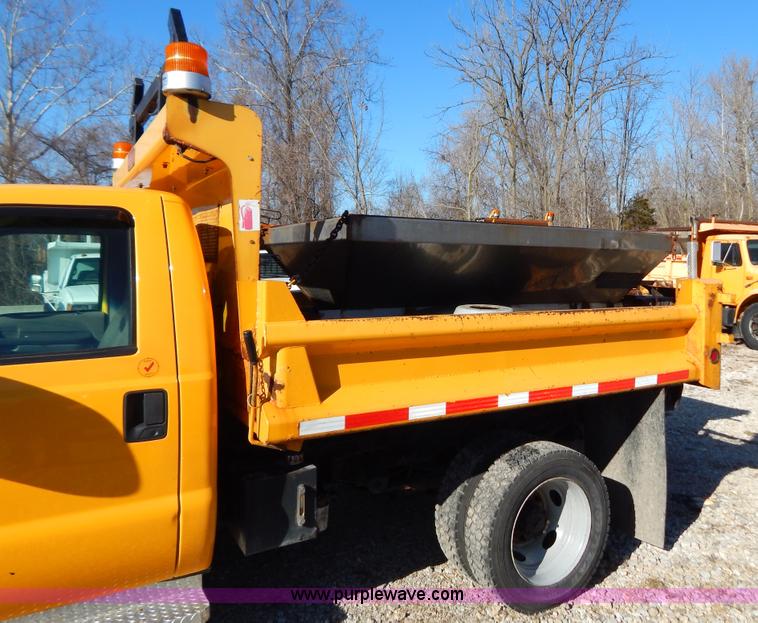 image for item H3806 2002 Ford F450 Super Duty snow plow truck