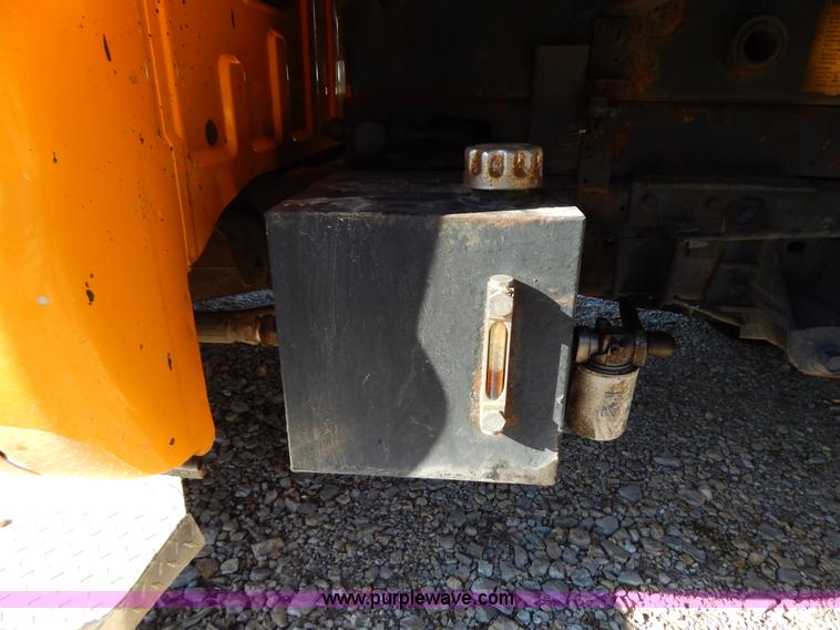 image for item H3806 2002 Ford F450 Super Duty snow plow truck