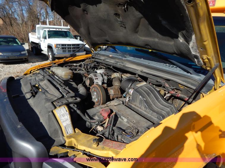 image for item H3806 2002 Ford F450 Super Duty snow plow truck