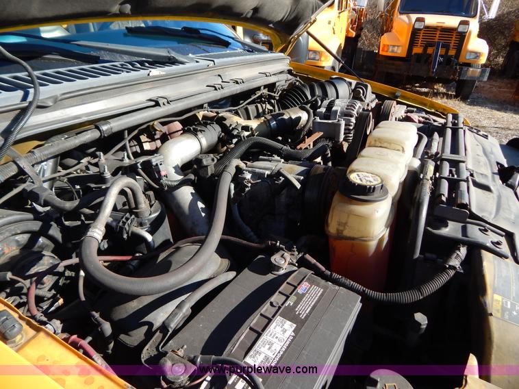 image for item H3806 2002 Ford F450 Super Duty snow plow truck