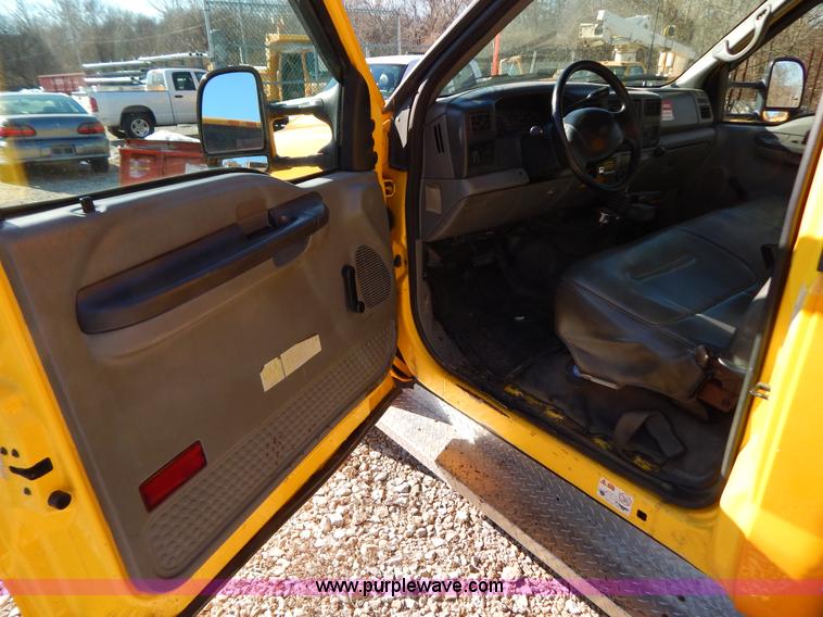 image for item H3806 2002 Ford F450 Super Duty snow plow truck