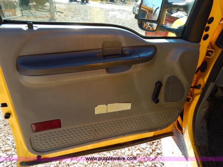 image for item H3806 2002 Ford F450 Super Duty snow plow truck