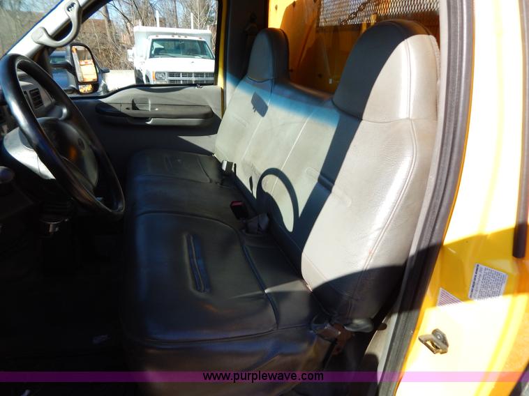 image for item H3806 2002 Ford F450 Super Duty snow plow truck