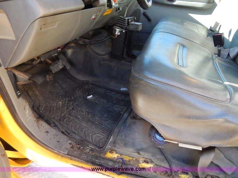 image for item H3806 2002 Ford F450 Super Duty snow plow truck