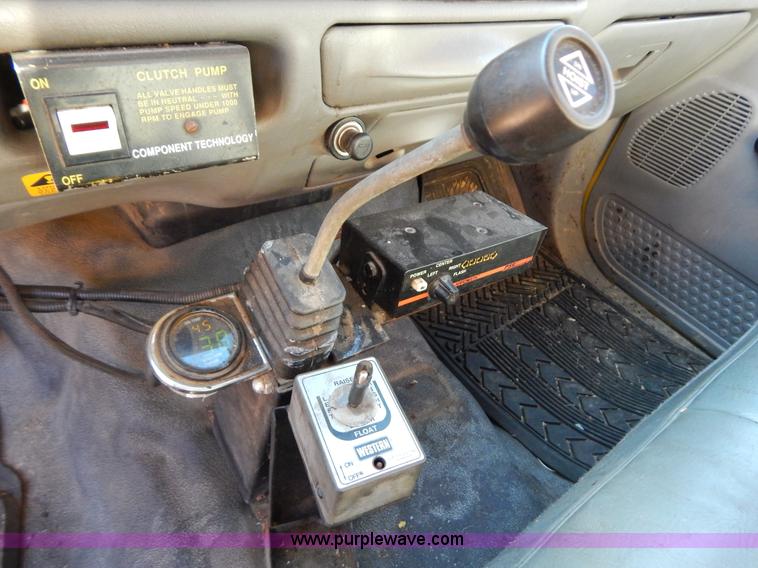 image for item H3806 2002 Ford F450 Super Duty snow plow truck