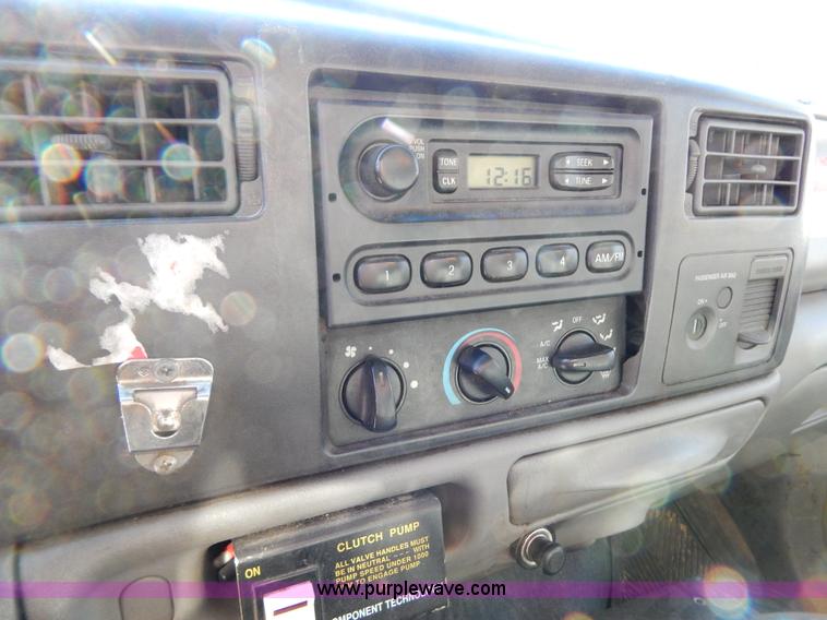 image for item H3806 2002 Ford F450 Super Duty snow plow truck